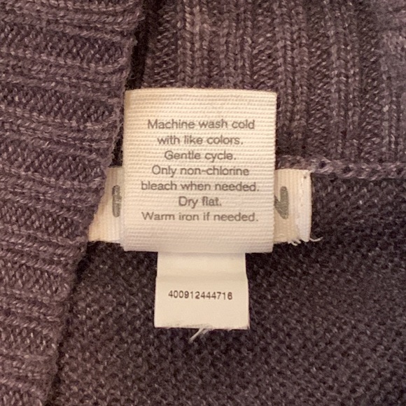 HANG TEN grey handkerchief sweater with design - Picture 6 of 6